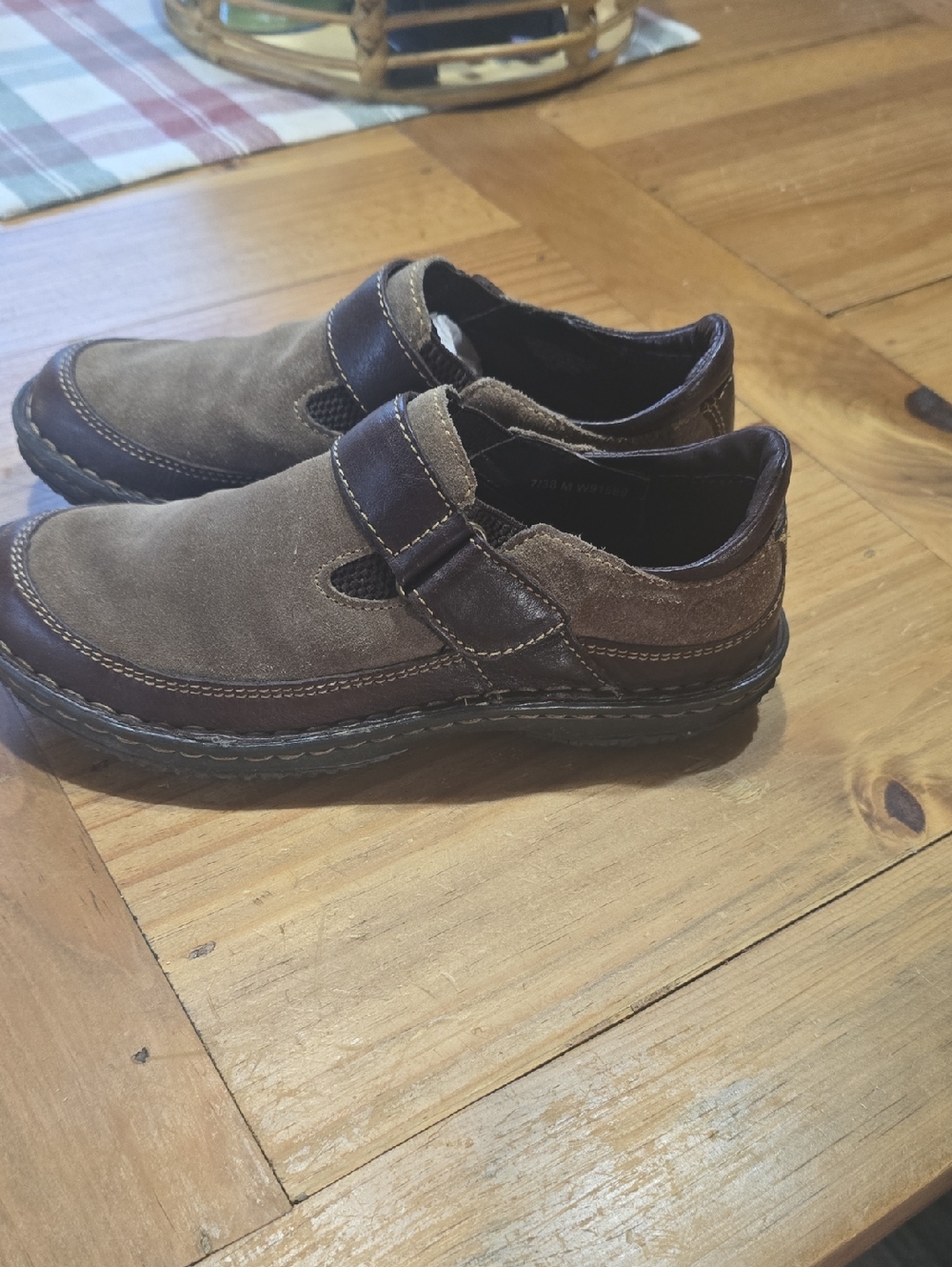 Women's Size 7 Born Casual Suede Slip-On Shoes in Brown - Picture 3 of 6